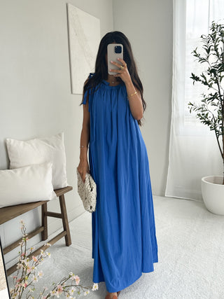 Robe évasée bleue premium